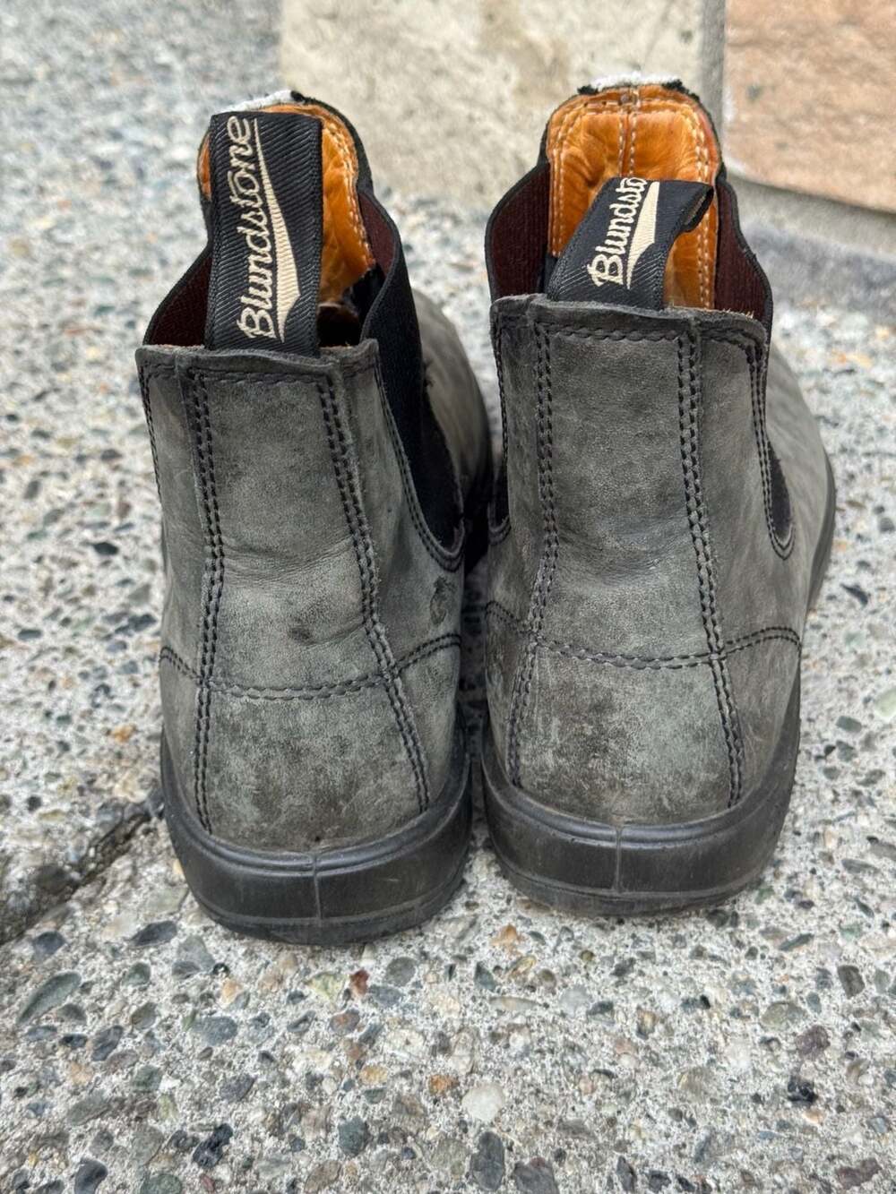 Blundstone 587 Classic Chelsea Boots In Rustic Black View 3